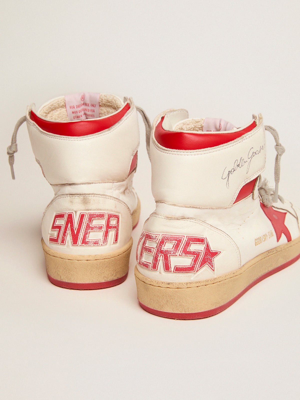 Men's Sky-Star with signature on the ankle and red inserts | Golden Goose