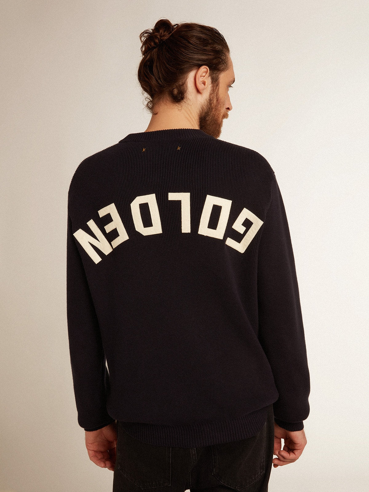 Men's round-neck sweater in dark blue cotton with logo | Golden Goose