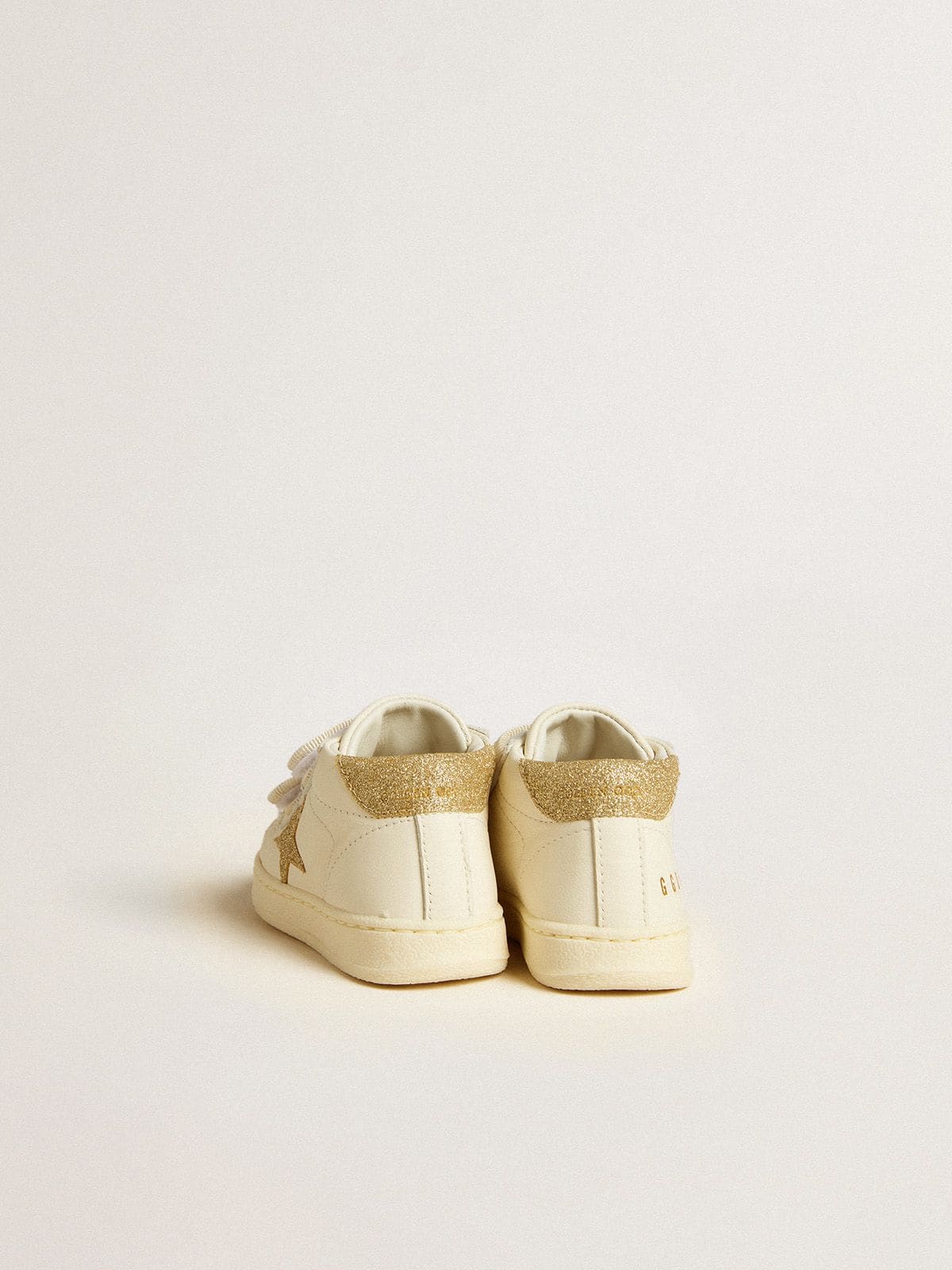 June Junior in white nappa leather with gold glitter star and heel tab | Golden Goose