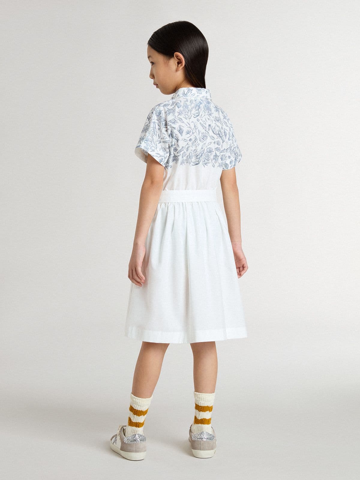 Girls’ shirt dress in white cotton canvas with a blue nautical print and white piping | Golden Goose