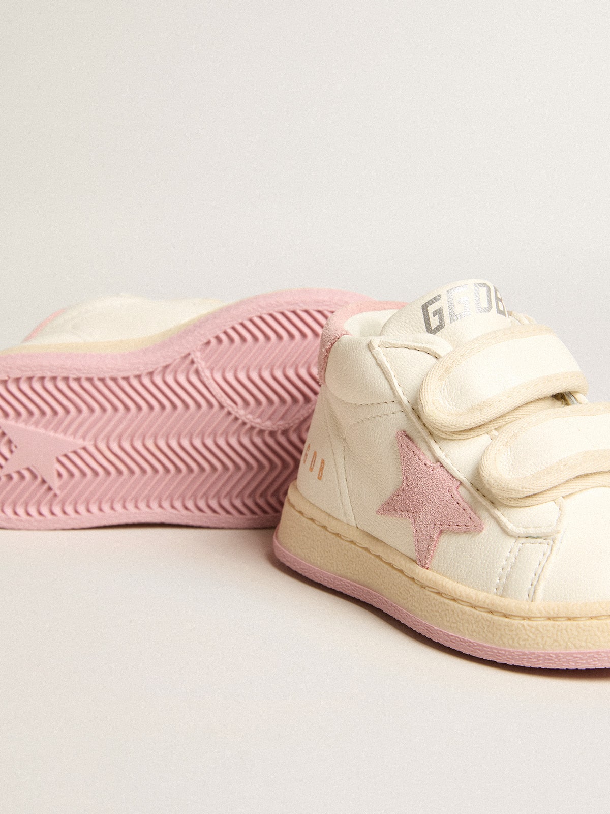 June Junior in nappa leather with old rose suede star and heel tab | Golden Goose