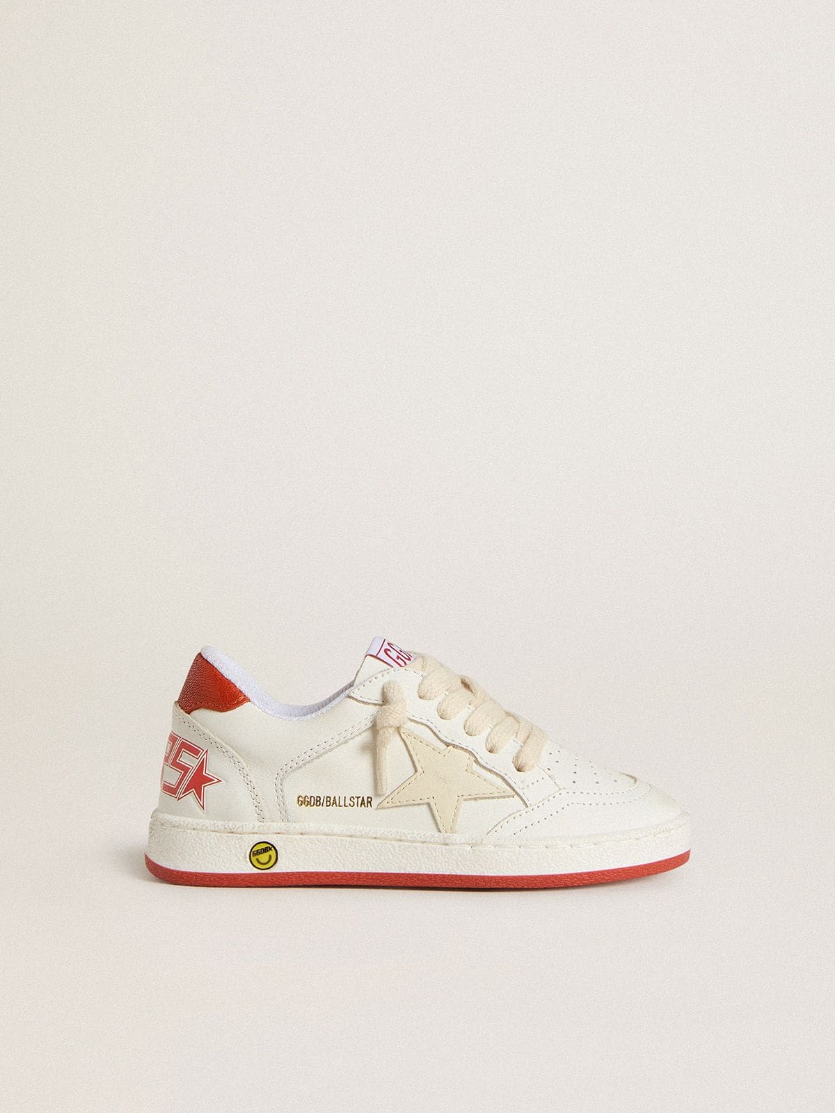 Young Ball Star in leather with cream-colored star and red leather heel tab | Golden Goose